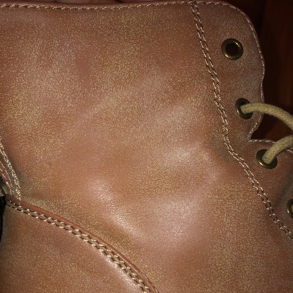 Boots - Picture 4 of 5